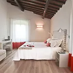 Poggio Baronti לינה וארוחת בוקר